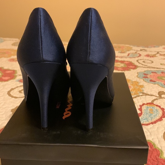 Nina navy heels - Picture 3 of 5